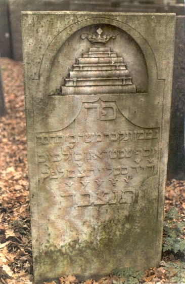 Grave stone Mozes Goldtsmidt
